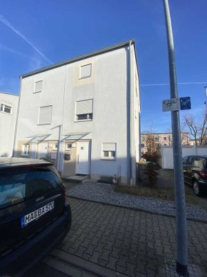 Familienfreundliches KFW 70 Doppelhaus mit viel Platz in guter Lage der Mannheimer Schönau