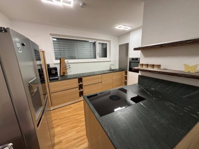 Exklusive Erdgeschosswohnung mit ruhiger großer Terrasse &amp; Tiefgarage – 3 Min. Welser Zentrum