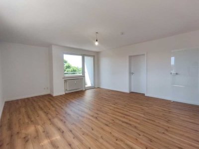 Lichtdurchflutete 2-Zi.-Wohnung (5. OG) mit Loggia & neuer EBK in Köln-Grengel - 2026 modernisiert