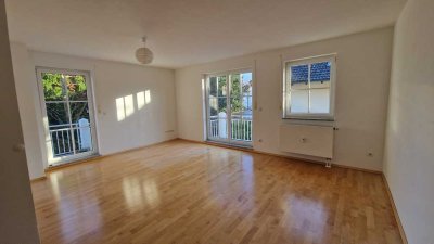 Ruhige, sehr helle 2-Zimmer-Wohnung mit 2 Balkonen und Garage, 61m2