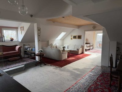 Schöne, möblierte 3-Zimmer Dachgeschosswohnung mit Balkon in Aufkirchen befristet zu vermieten