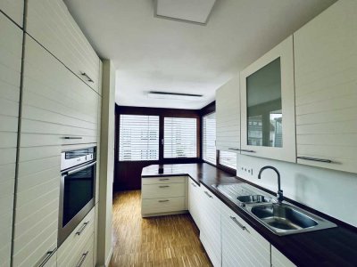 Helle 3,5-Zimmer-Wohnung mit 2 Balkonen, hochwertiger Ausstattung und Loggia ab sofort zu vermieten