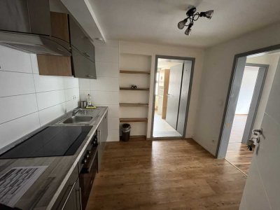 Historisches Mehrfamilienhaus mit Ausbaupotenzial und Gewerbeeinheit.