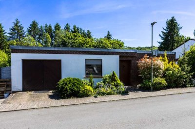 Freistehendes Einfamilienhaus mit zwei Garagen in Sulzbach