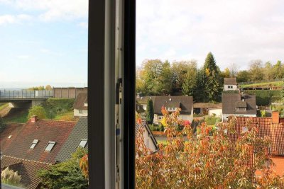 HELLE 3-ZIMMER-DACHGESCHOSSWOHNUNG MIT EINBAUKÜCHE IM FAHRBACHTAL!
