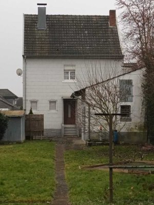 Modernisierungsbedürftiges Wohngebäude in bester Lage mit großem Grundstück
