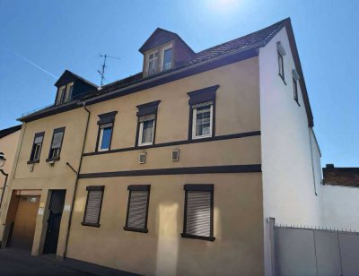 Mehrfamilienhaus in zentraler Lage - viele Nutzungsmöglichkeiten mit ca. 247 m² Wfl.