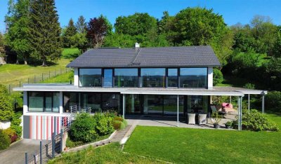 Moderne Villa mit Gartenidylle und Weitblick