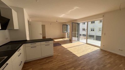 Helle 3-Zimmer Neubauwohnung mit Balkon und Carport in zentraler Lage