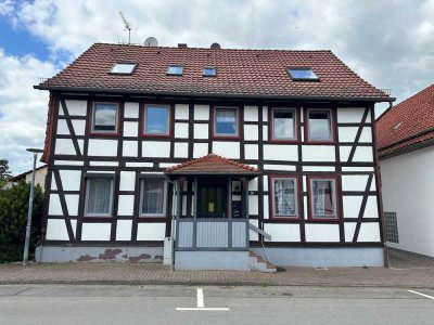 Modernisiertes Mehrfamilienhaus mit großer Scheune in Bilshausen