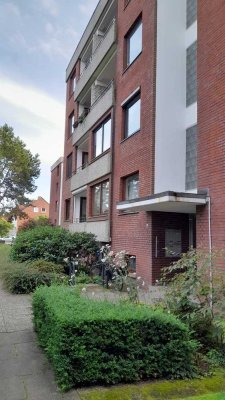 Geschmackvolle, vollständig renovierte 3-Raum-Wohnung mit geh. Innenausstattung mit Balkon in Bremen
