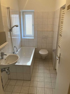 Schöne, renovierte 2,5-Zimmerwohnung mit EBK!