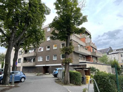 Sanierte Penthouse Wohnung mit 2 Balkonen und Stellplatz in Düsseldorf-Eller