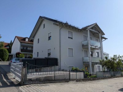 Geschmackvolle 3-Raum-Wohnung mit Balkon und Einbauküche in Attenkirchen