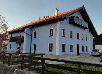 Modernisiertes Wohn- und Geschäftshaus in der Ortsmitte der Chiemseegemeinde Grabenstätt