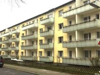 Schön gelegene 2-Raum-Wohnung mit Balkon und EBK in Berlin-Britz