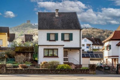 Freistehendes Einfamilienhaus mit großem Südgarten und Potenzial