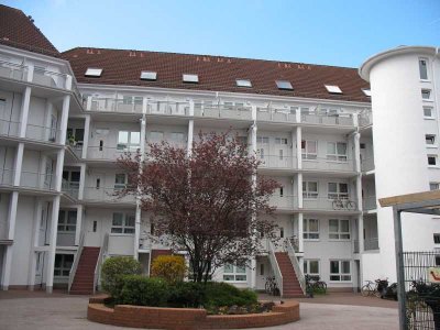 Sehr schöne 2-Zi.-Whg., Bj. 1996, EG, große Terrasse, ruhige Lage in Bahrenfeld