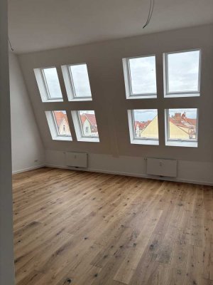 2 Zimmer DG Wohnung mit Einbauküche im Industriedenkmal