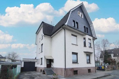 Attraktives Investment: Zwei Mehrfamilienhäuser mit drei Gewerbeeinheiten auf großem Grundstück