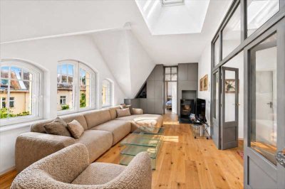 STILVOLLES 3 Zi. - DACHGESCHOSS MIT 26QM DACHTERRASSE– in einzigartigem Baudenkmal mit Aufzug