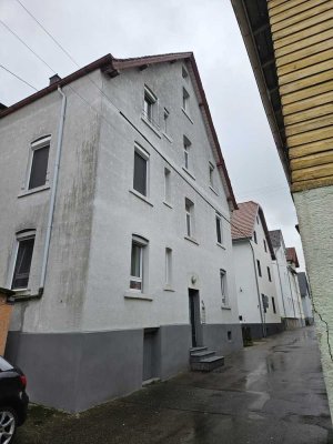 Freundliche 4- Zimmer-Wohnung im Obergeschoss