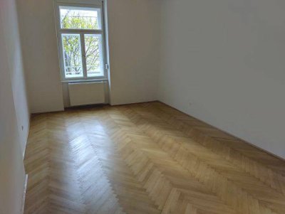 2er-WG: Sanierter 2 ZIMMER-Altbau + ruhiger Balkon 5m² + extra Wohnküche + sanierte Sanitäranlagen!