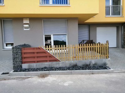 Neuwertige möblierte Terrassenwohnung mit zweieinhalb Zimmern sowie Terasse und EBK in Creglingen