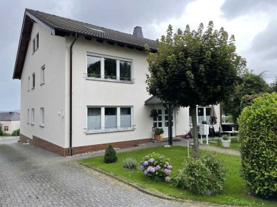 Ansprechende und gepflegte 2-Raum-Souterrain-Wohnung mit gehobener Innenausstattung in Grafschaft