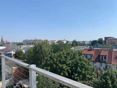 Helle Maisonette-Wohnung mit 3 Balkone und traumhaftem Blick über den Dächern von Schwerin