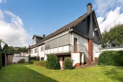 Charmantes Zweifamilienhaus mit großzügigem Grundstück – Ideal für Familien