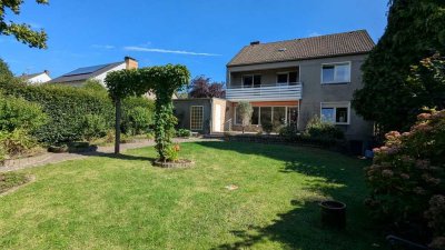 Freistehendes Einfamilienhaus mit Garage, Carport, schönem Garten, ruhige Lage, in Hillerheide