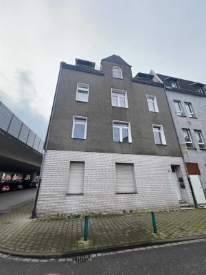Sanierungsbedürftige Wohnung zu verkaufen