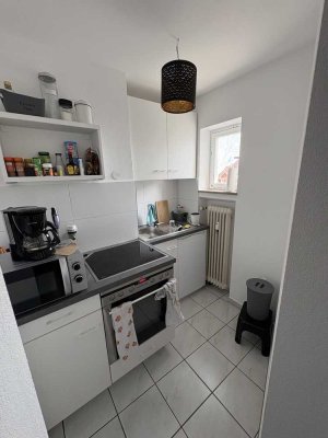 Helle möblierte Einzimmerwohnung mit Balkon