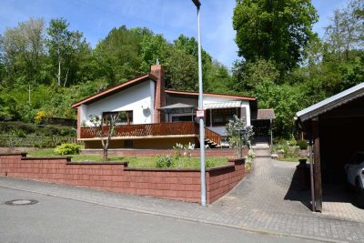Sonniges EFH mit Grundstück und angrenzendem Wald