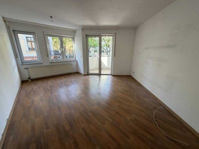Helle Wohnung mit zwei Balkonen und Aufzug (WBS erforderlich)
