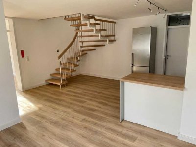 Moderne Doppelhaushälfte mit großer Loggia in der Nordweststadt