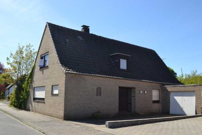 Sanierungsobjekt Freistehendes Zweifamilienhaus mit Garage