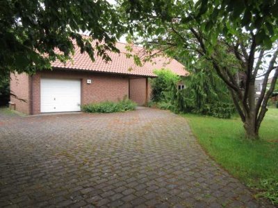 Großzügiges Einfamilienhaus mit parkähnlichem Garten