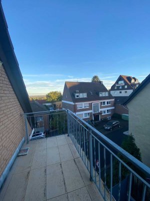 Ansprechende 1-Zimmer-Dachgeschosswohnung mit Balkon und Einbauküche in Hürth