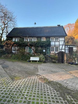 Gemütlich möblierte 3,5–4-Zimmer-Wohnung mit Terrasse in Solingen – ideal für Expats & Berufspendler
