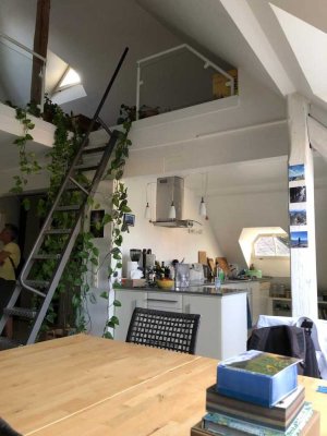 Schöne Dachgeschosswohnung - mitten in der Stadt und trotzdem ruhig gelegen