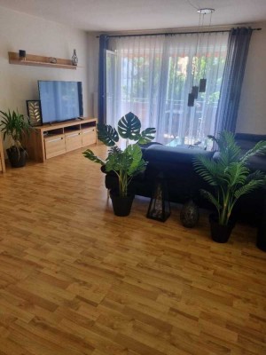 Wunderschöne, helle Wohnung mit großem Balkon, Einbauküche, Tiefgarage, Stellplatz