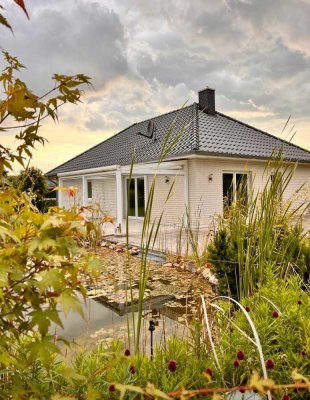 Traumlage mit Kanalblick - Einfamilienhaus mit Garten und Wintergarten