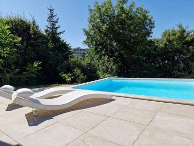 Wo Design auf Lebensgefühl trifft - Haus mit Pool &amp; Aussicht