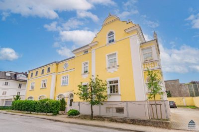 Zeitlos strahlend: Design-Wohnung mit Atrium