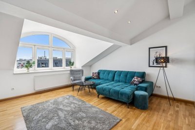 Moderne DG-Wohnung mit Dachterrasse und Außensauna