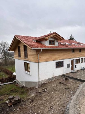 Traumhafte 3 - Zimmer Dachgeschoßwohnung in Rohrdorf-Thansau