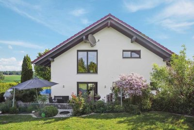 Exklusives Einfamilienhaus mit Pool in ruhiger Ortsrandlage