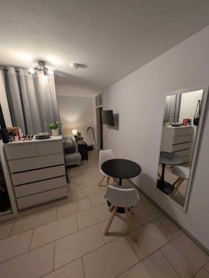 1-Zimmer Wohnung mit Balkon in Köln-Lindenthal